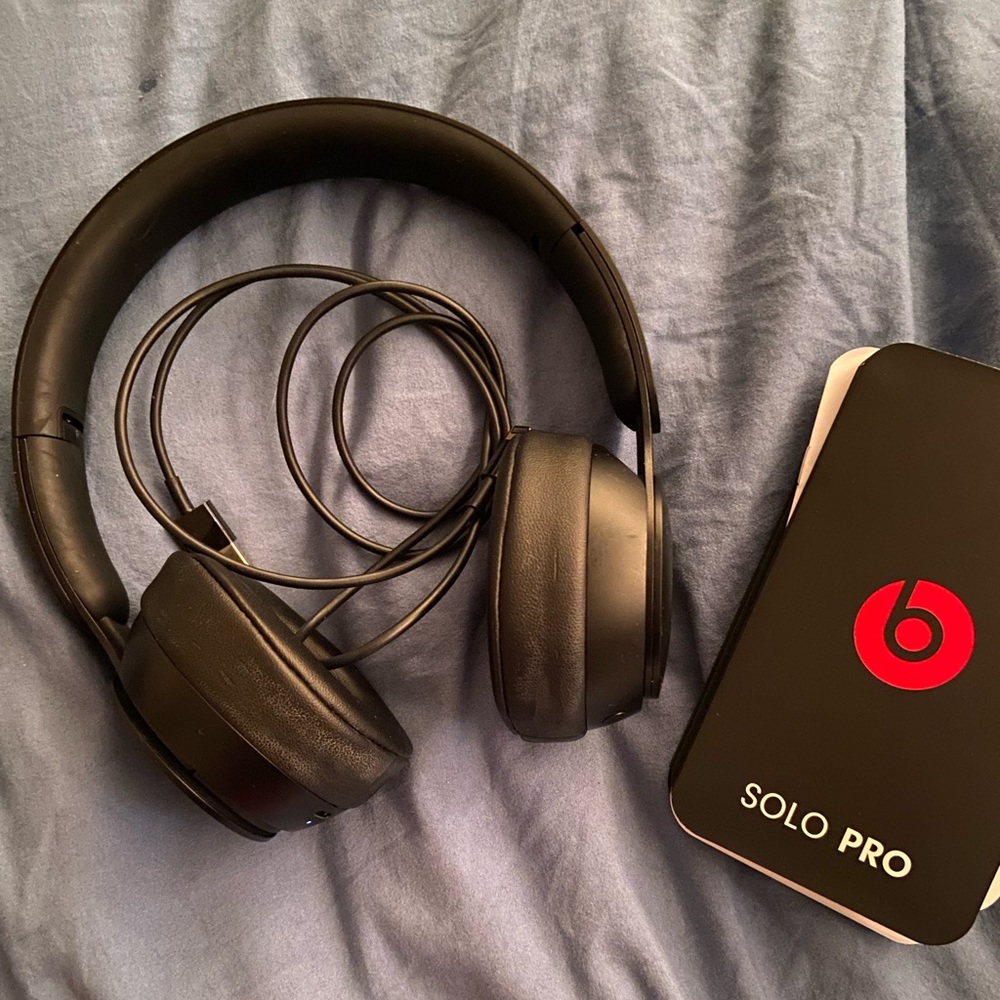 Beat wireless solo pro 3 headphones